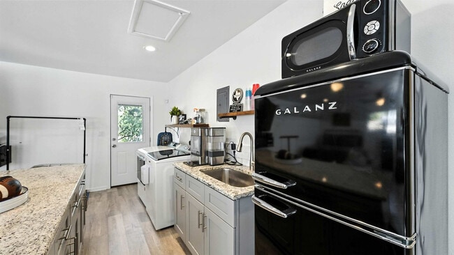 Building Photo - 1240 Canyon Springs Dr