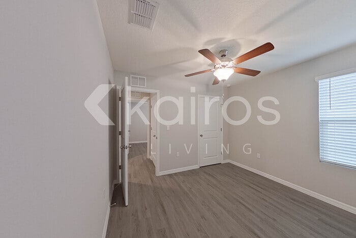 Building Photo - 8688 SW 43rd Ter