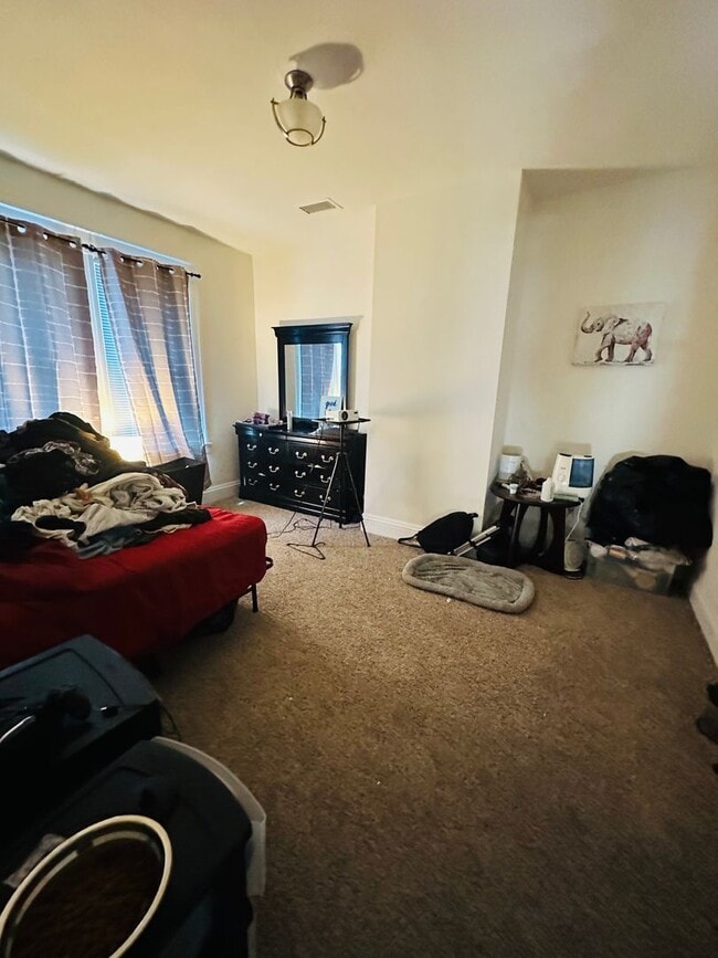 Building Photo - Beautifully Renovated 3bdrm/2.5bth Home Located in Richmond's North-side w/Balcony!