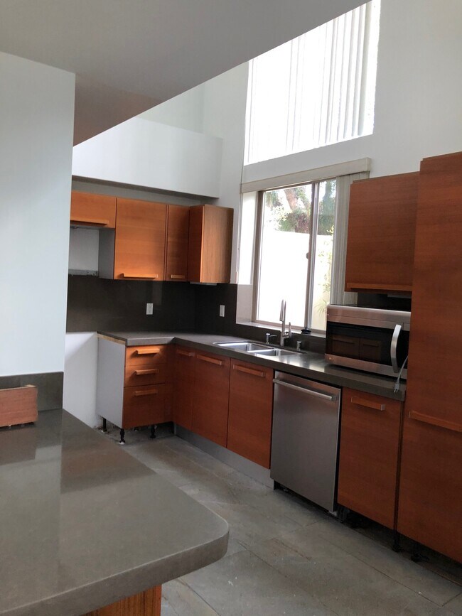 Building Photo - 1243 Franklin St