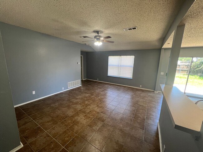 Building Photo - 1004 Wintercreek Dr