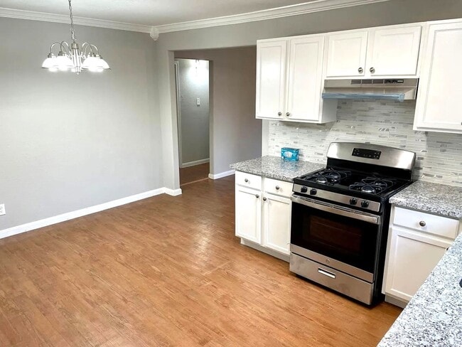 Building Photo - 1403 Ash St