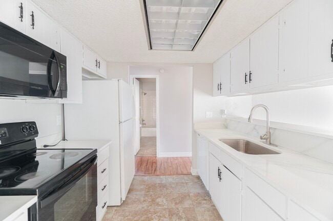 Building Photo - 2135 Whiteback Dr