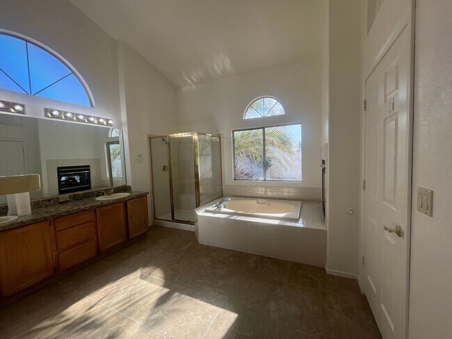 Building Photo - Desert Shores Beauty is like living in your own personal suite!