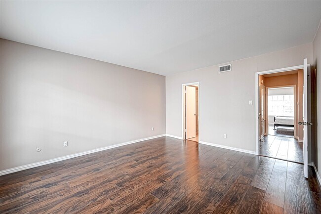 Building Photo - 2232 S Piney Point Rd