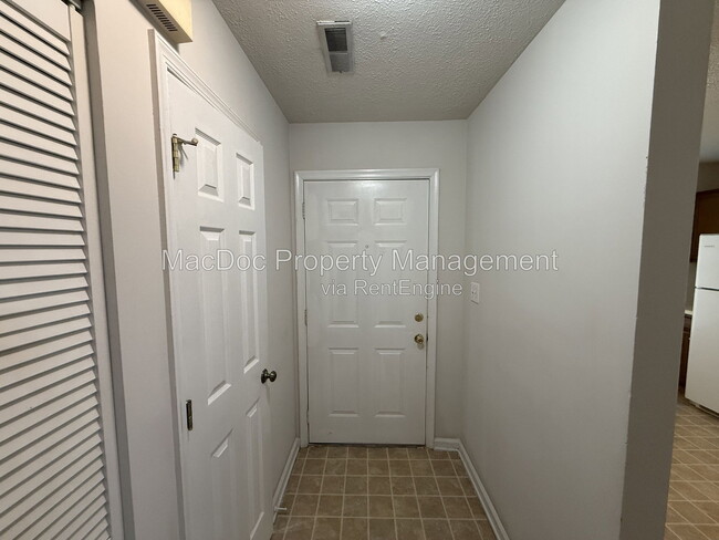 Building Photo - 11185 Kensington Pl