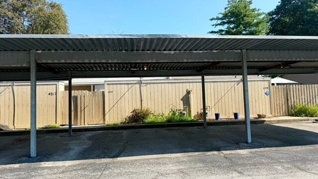 Building Photo - NORTH EAST SIDE 2 BEDROOM TOWNHOME AVAILABLE NOW!