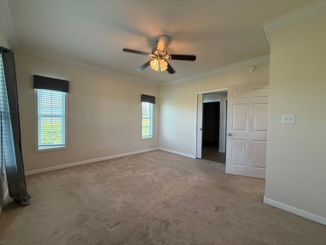 Building Photo - 3 Bedroom 3.5 Bathroom Home Located in Gre...