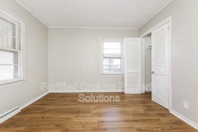 Building Photo - 1737 Willow Rd