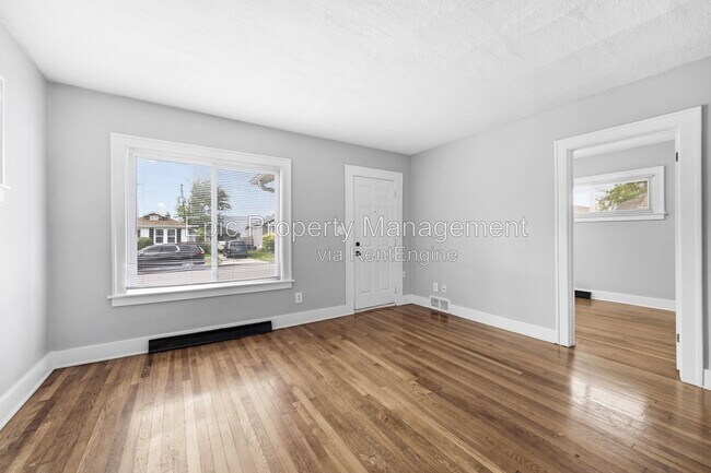Building Photo - 662 E Saratoga St
