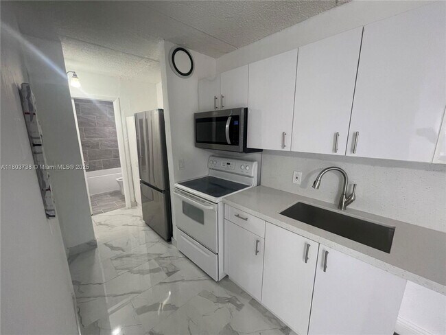 Building Photo - 3211 SW 44th St