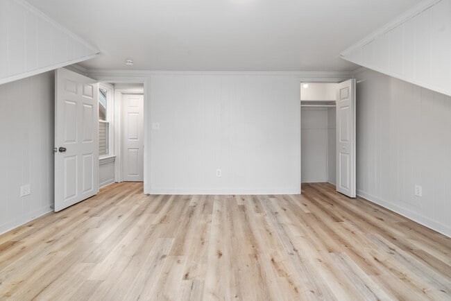 Building Photo - 2321 Spring St