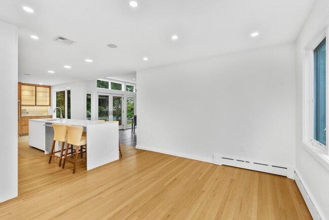 Building Photo - 18 Mignon Rd