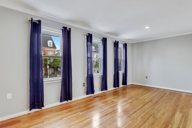 Primary Photo - ROOM ONLY in 7-bed/4.0-bath Home