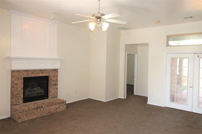 Building Photo - 512 Woodsong Dr