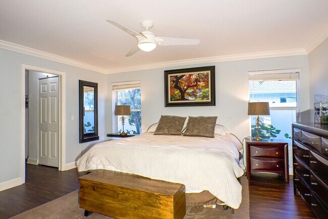 Building Photo - Beautifully updated 3-bedroom, 2-bathroom fence yard home in Fort Myers