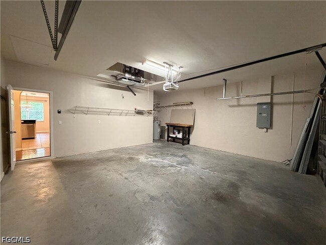 Building Photo - 1466 Argyle Dr