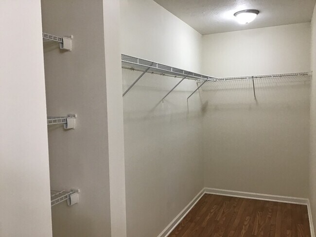 Building Photo - 4 bed 2.5 in Greenwood with HUGE fenced in...