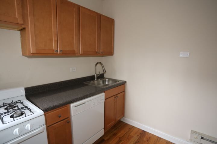 Building Photo - 3728 N Pine Grove Ave