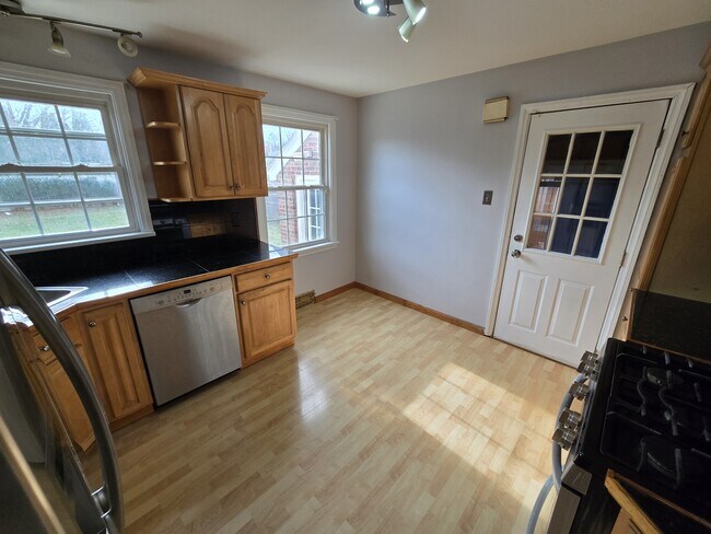 Building Photo - 532 Orwood Pl