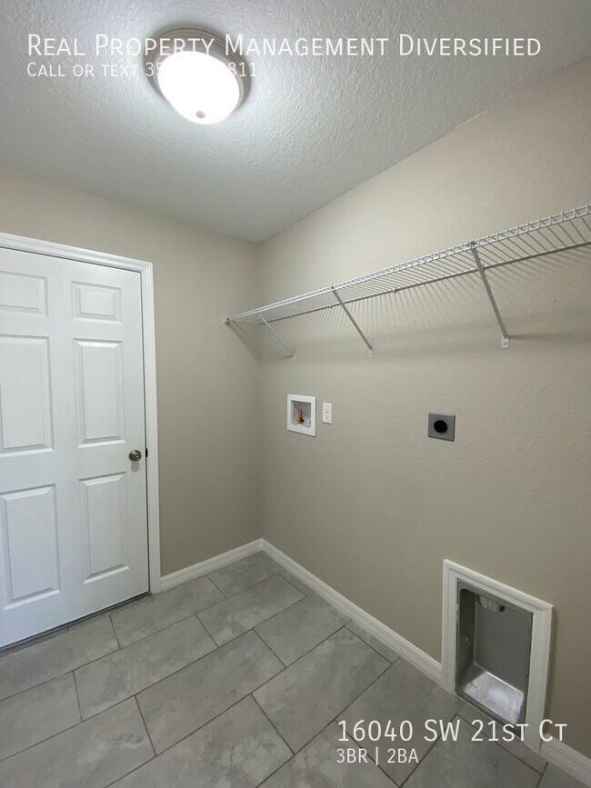 Building Photo - 16040 SW 21st Ct