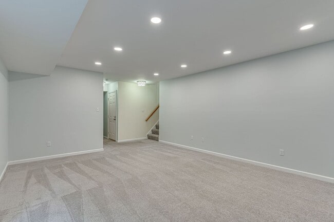 Building Photo - Gorgeous Single Family Home on a Cul-de-Sac!