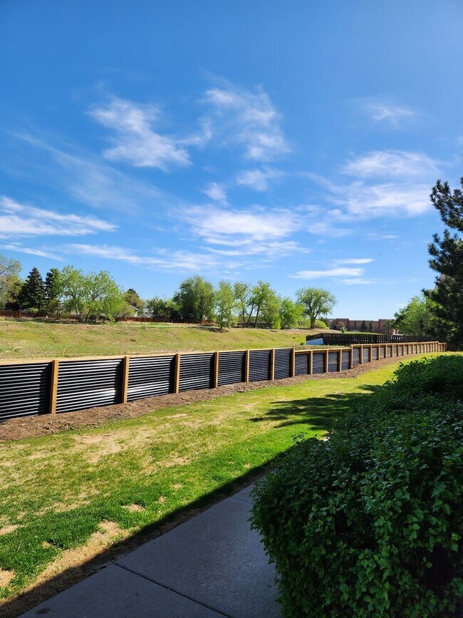 Building Photo - Amazing first floor condo in Littleton!!