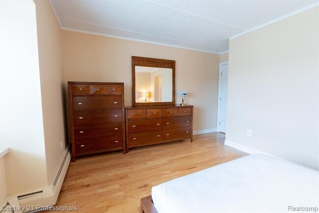 Building Photo - 35300 Woodward Ave