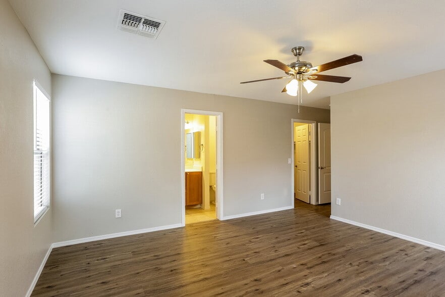 Building Photo - 2544 W Romley Rd