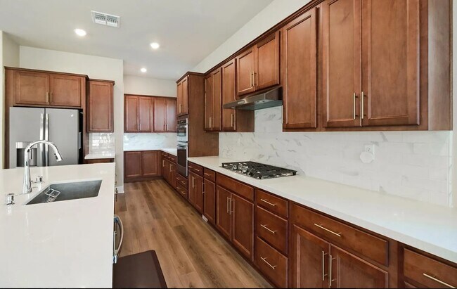 Building Photo - 14917 View Ter Ct