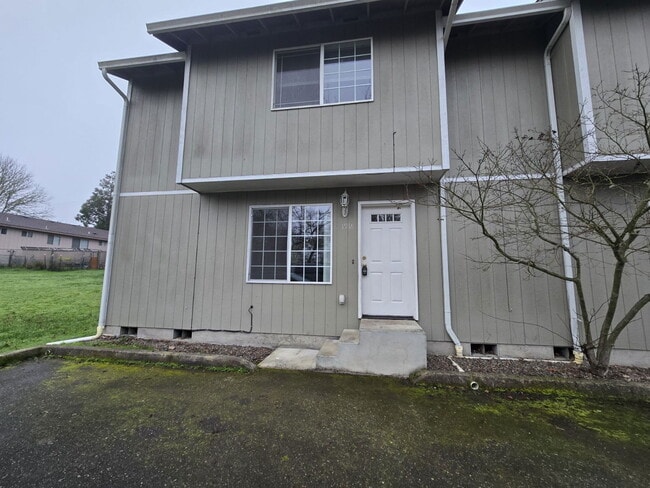 Building Photo - 1918 SE Douglas Ave