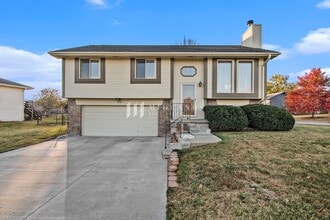 Building Photo - Updated Millard Split Entry!