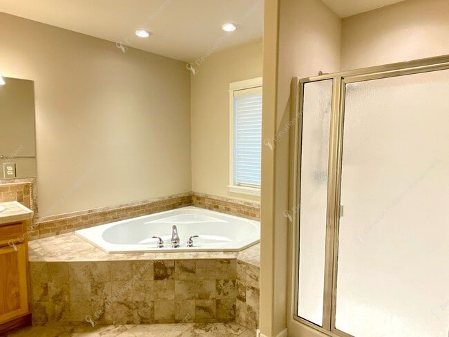 Building Photo - 3-Bedroom Home with RV Parking