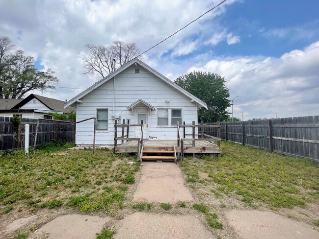 Building Photo - 2-Bedroom Bungalow