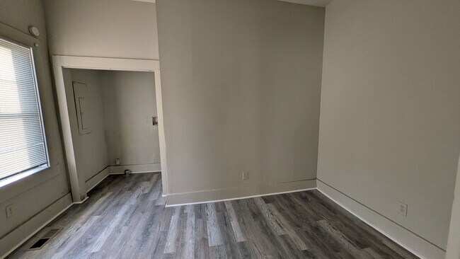 Building Photo - 3BR/1BA -- Deck, Separate Dining Room, In-Unit Laundry