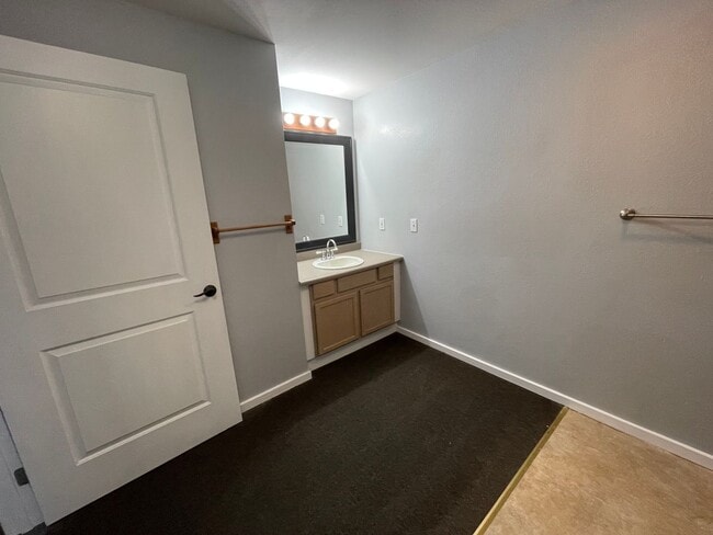 Building Photo - Farmhouse Style home