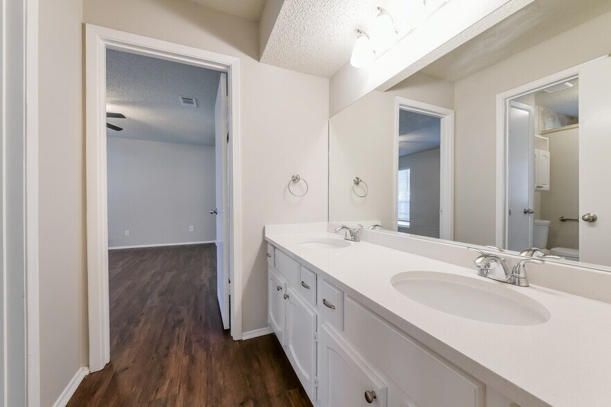 Building Photo - 25302 Hollybush Ln