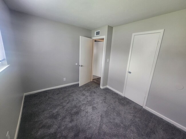 Building Photo - Renovated 3 bedroom 1.5 bath home in Valle...