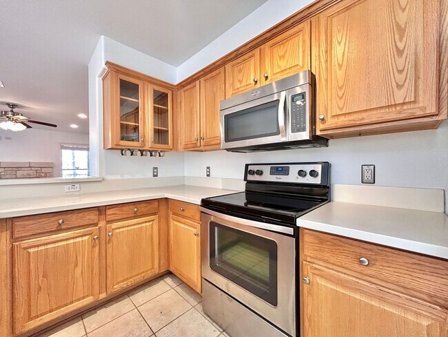 Building Photo - Charming 2-bedroom, 2.5-bathroom home at The Arbors at Riverside