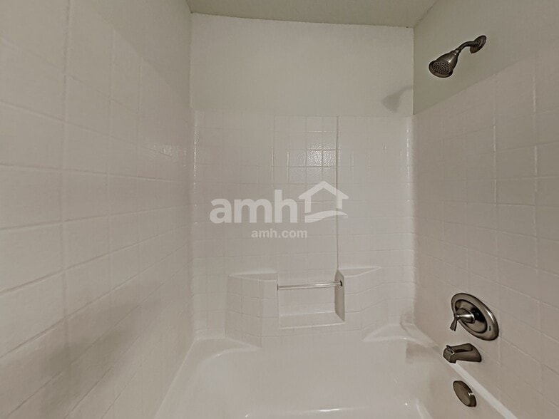 Building Photo - 40 N Amanda Dr