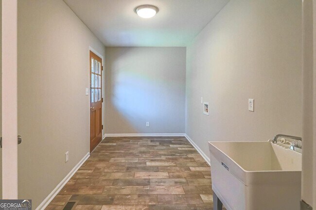 Building Photo - 99 Woodvalley Dr