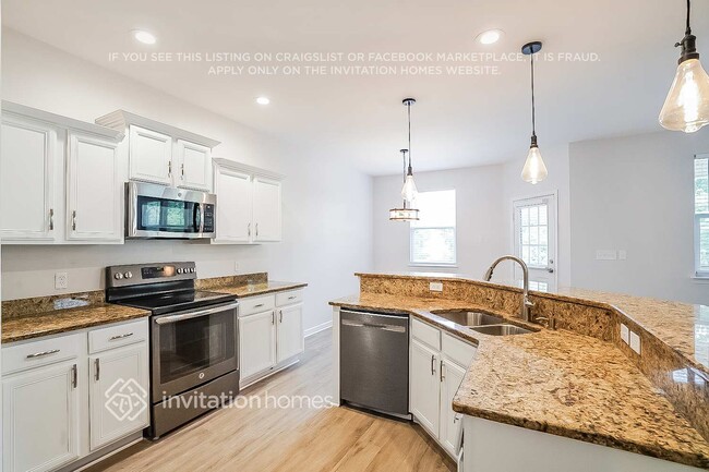 Building Photo - 2223 Dale View Dr