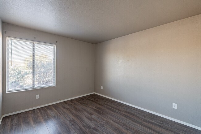 Building Photo - 8220 N Freshwater Ln