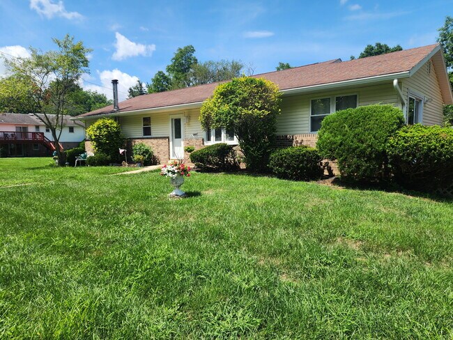Building Photo - 4902 Creek Dr