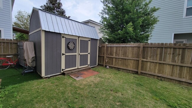 Building Photo - 107 Mosaic Oaks Cir