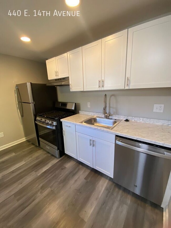 Building Photo - Newly Updated 2 Bedroom Available NOW!