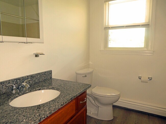 Building Photo - 5 Cicero Dr