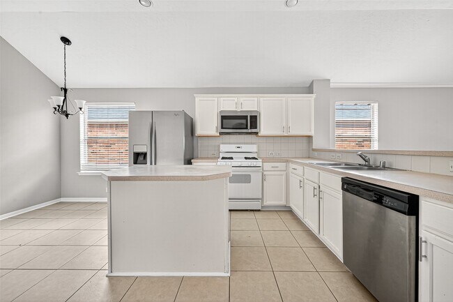 Building Photo - 5615 Brookhollow Oaks Trail