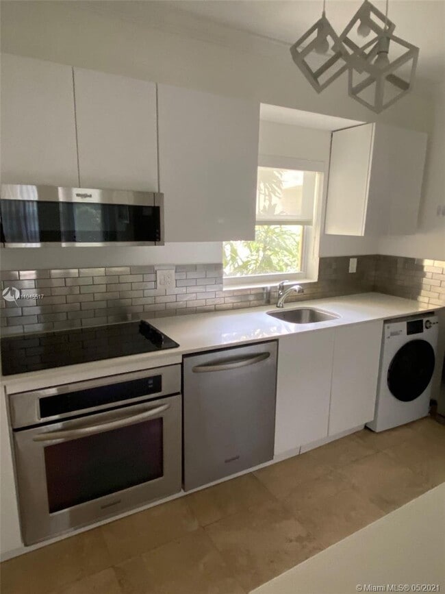 Building Photo - 32 Camden Dr