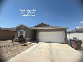 Building Photo - Newer home in Legends West